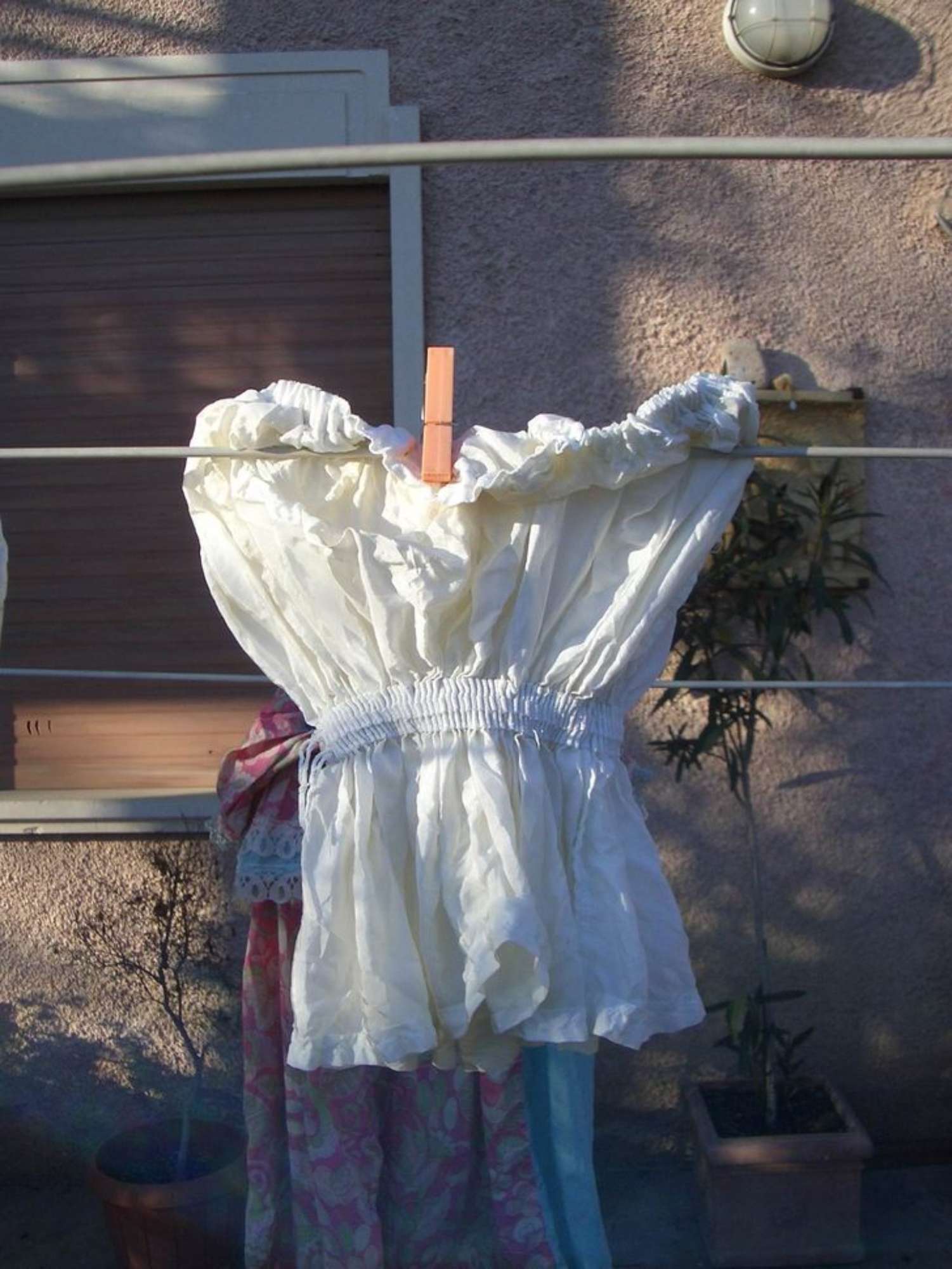 Pulcinella, particolare del vestito